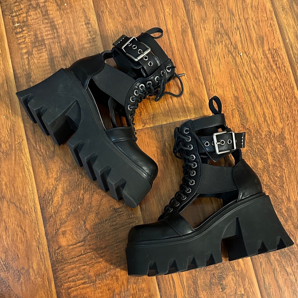Lamoda Chunky Platform Cut-Out Lace-Up Boots – EU 37 / US 6, Black Faux Leather